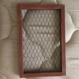 Wired frame that you can put clothes pin on.